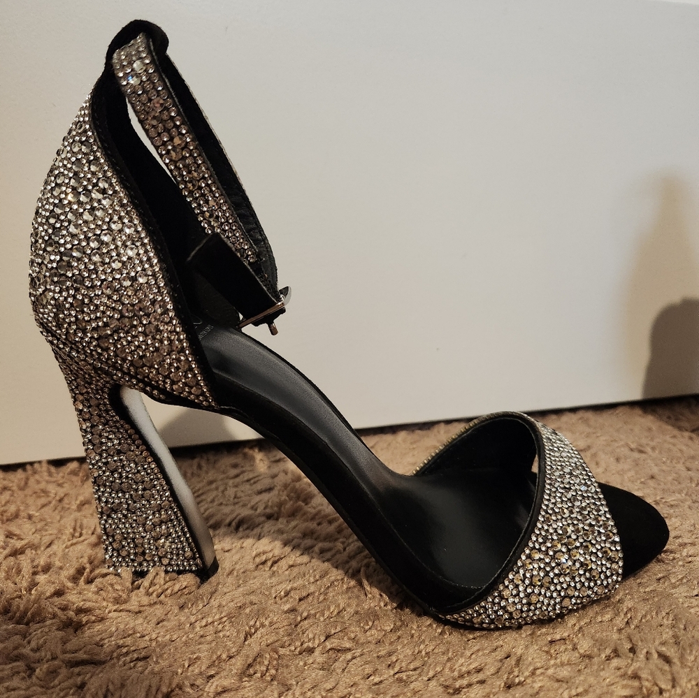 Jennifer Lopez 4in Sparkly heel